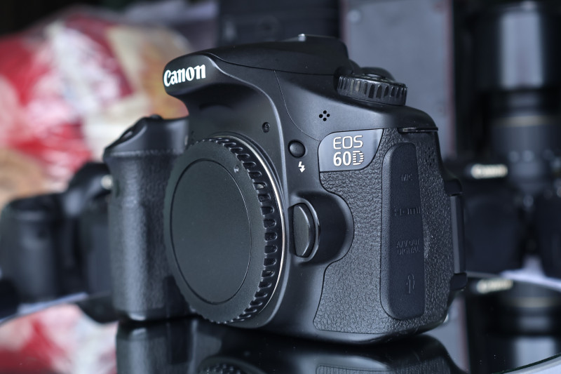 Máy ảnh Canon  EOS 60D - màn xoay lật - Máy ảnh Canon