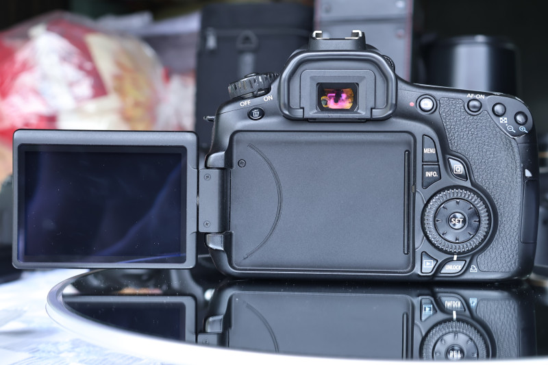 Máy ảnh Canon  EOS 60D - màn xoay lật - Máy ảnh Canon