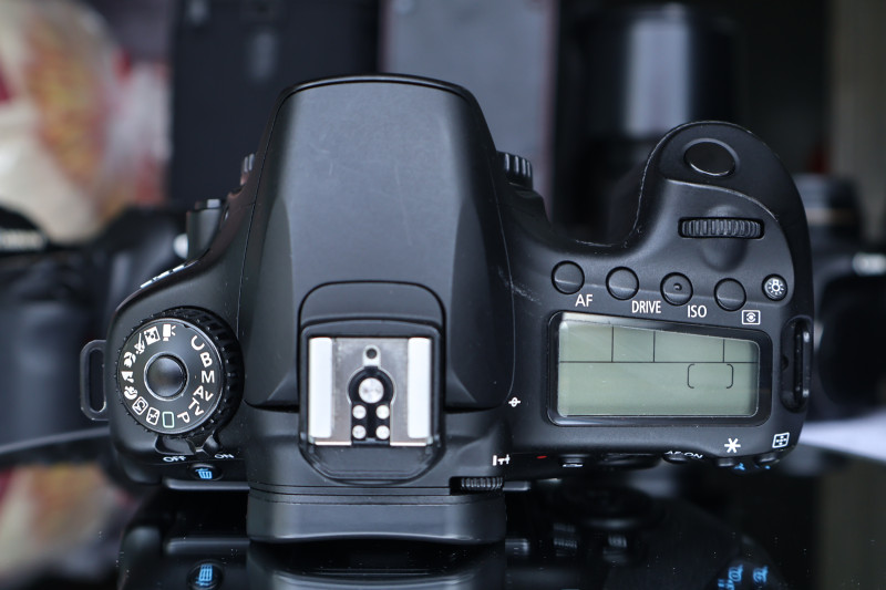 Máy ảnh Canon  EOS 60D - màn xoay lật - Máy ảnh Canon